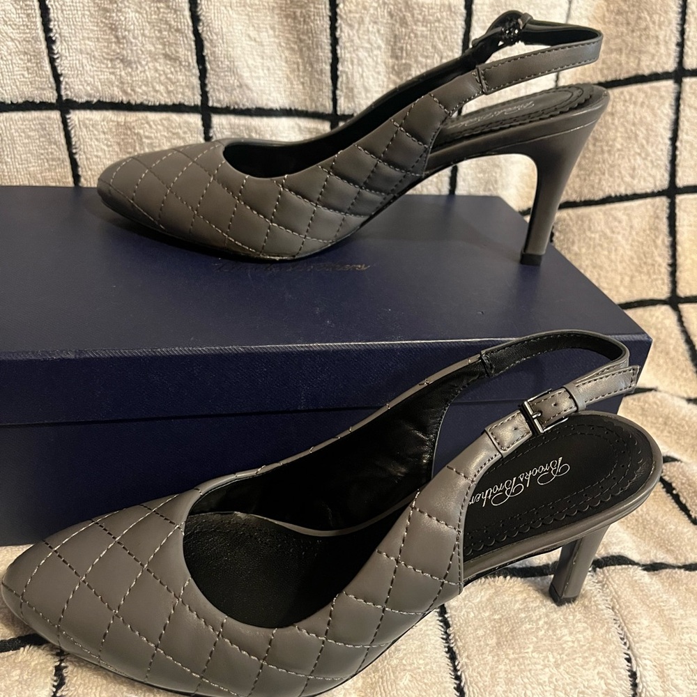 Brooks Brothers Grey Quilted Leather Slingback Heels NEW IN BOX